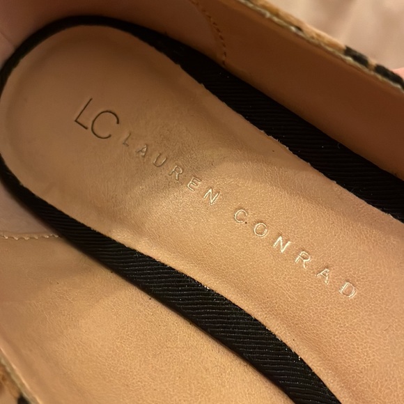 Lauren Conrad Cheetah Print Pointed Toe Flat with bow detail Size 9 - Picture 7 of 7